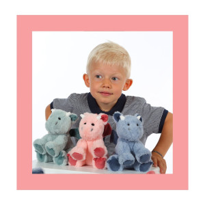 Nous vous avions annoncé l’élargissement de la gamme Trendy 🥰…
 
Nous débutons par ces petits dragons en peluche de 16 cm, au toucher extrêmement doux ! Avec leurs jolies cornes et leurs ailes à croquer, les petits comme les grands rêvent de magie 🪄. C’est un super compagnon pour vivre des moments féeriques. 

✨ Notre loulou adore leurs couleurs tendance (vert d’eau, rose poudré, bleu jeans) !
 
#gipsytoys #doudou #peluche #dragonstrendy #dragon #peluchedragon #pastel #pastelcolor
